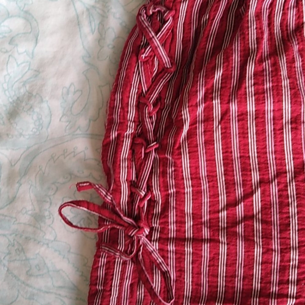 Shorts - Picture 2 of 3